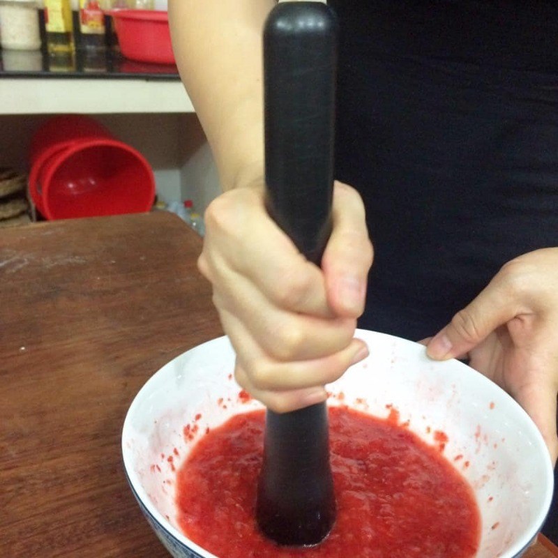 Step 1 Prepare strawberries Strawberry yogurt (yaourt dâu tây)