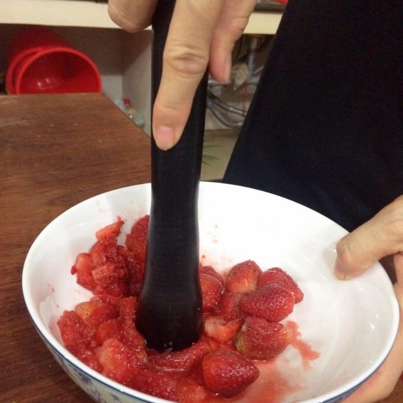 Step 1 Prepare strawberries Strawberry yogurt (yaourt dâu tây)