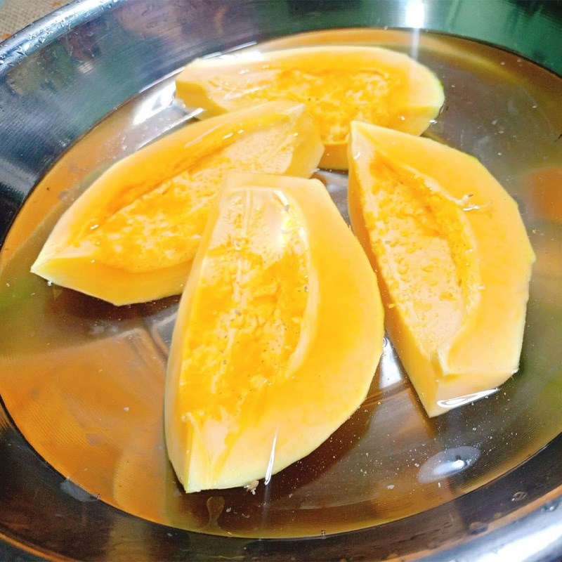 Step 1 Prepare the Papaya for Papaya Salad