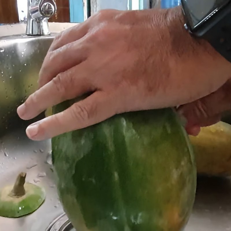 Step 1 Prepare the papaya for Green Papaya Juice