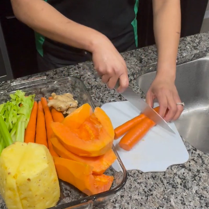 Step 1 Preparing papaya, carrot, celery Papaya carrot celery juice