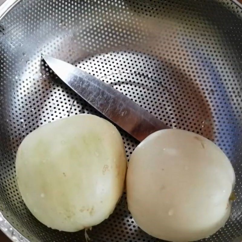 Step 1 Prepare the melon for Fresh Milk Melon Smoothie
