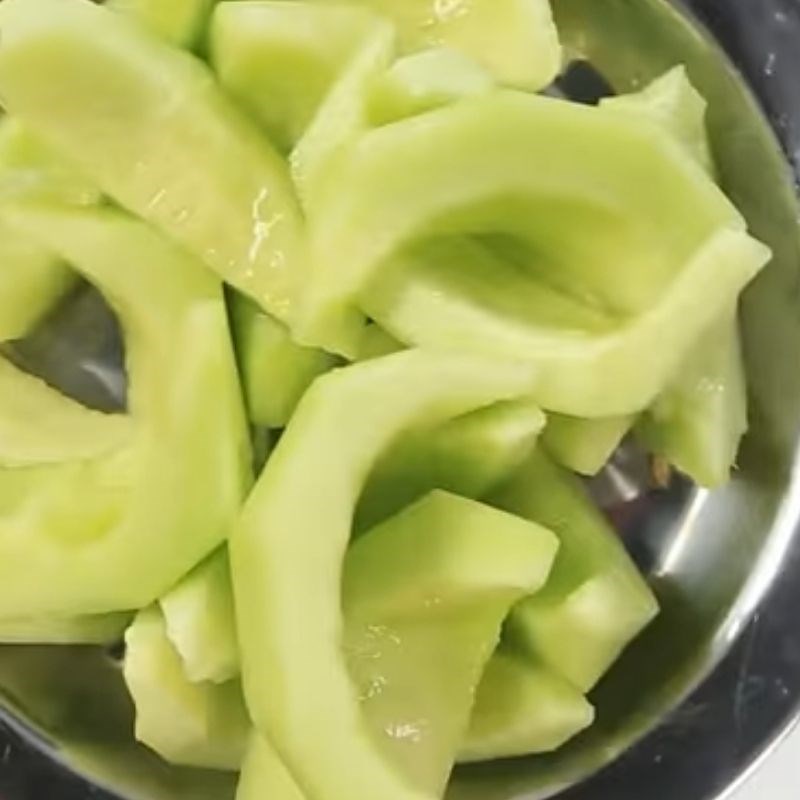 Step 1 Prepare melon for Melon Yogurt Smoothie