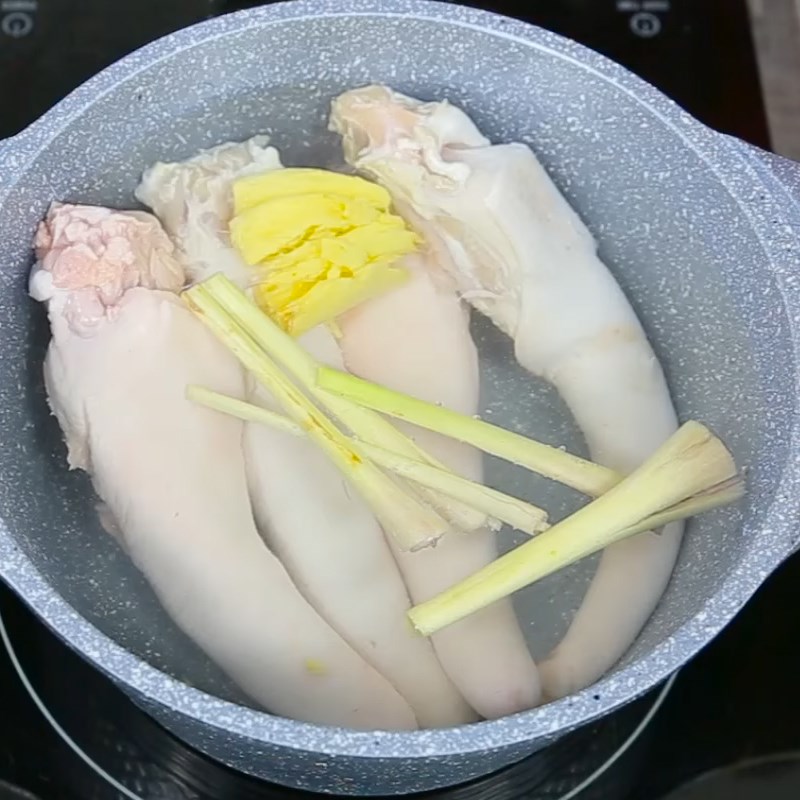 Step 2 Preparation of pig tails Salted pig tail