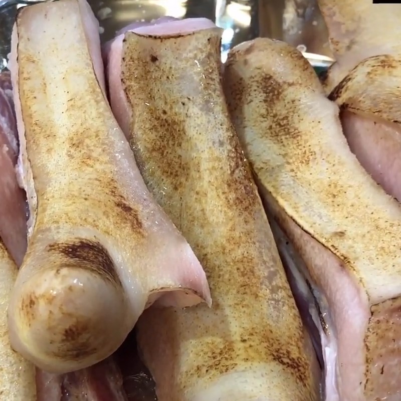 Step 1 Prepare the Pork Tail Braised Pork Tail with Traditional Herbs