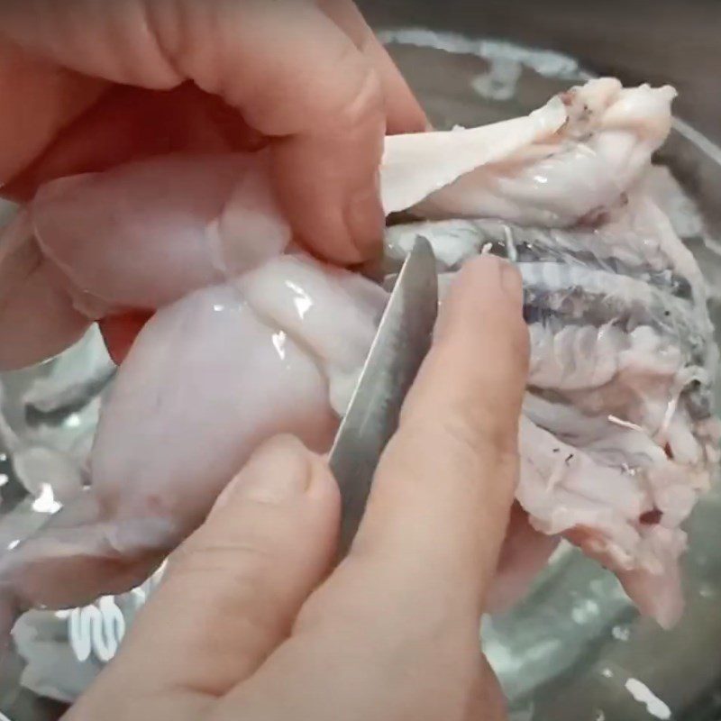 Step 1 Prepare the frog Frog stir-fried with cách leaves and coconut milk