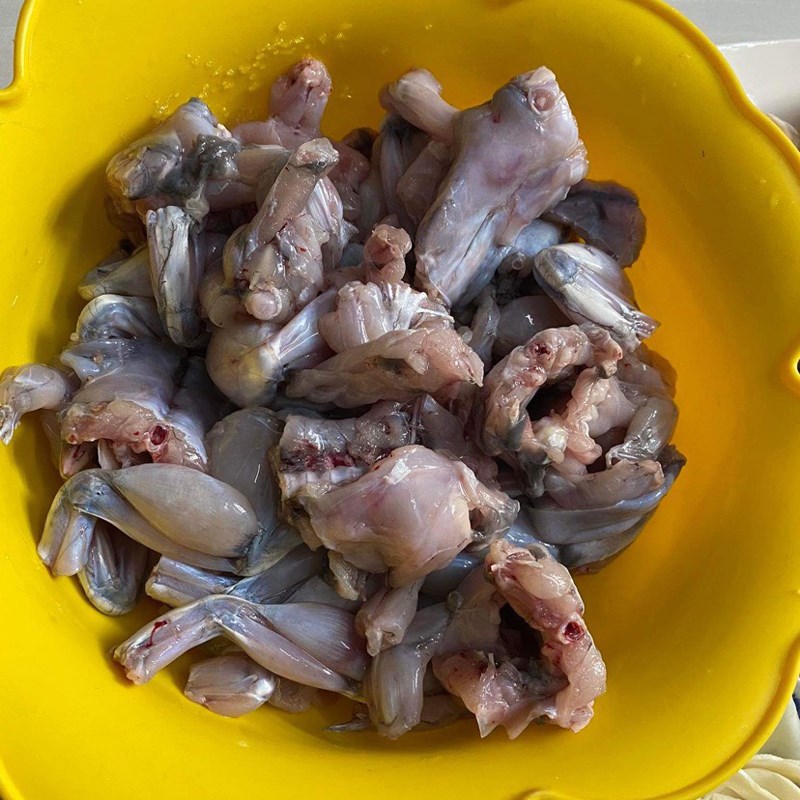 Step 1 Prepare the frog for Frog Hotpot with giang leaves