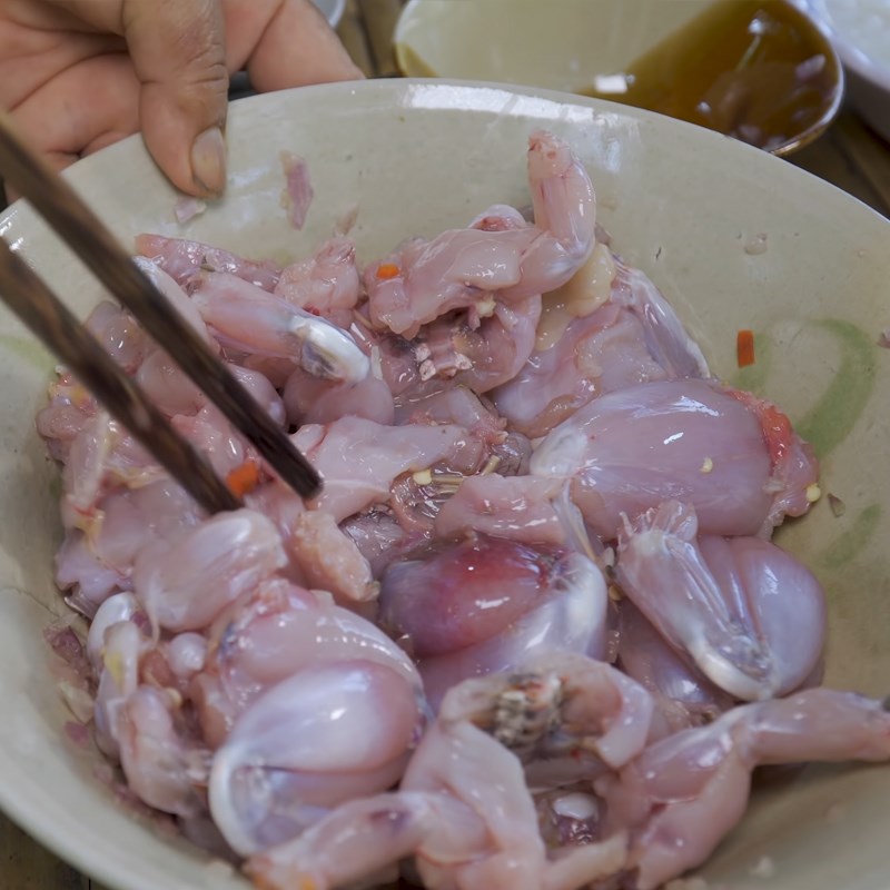 Step 1 Prepare the frog for Frog Hot Pot with Fermented Rice