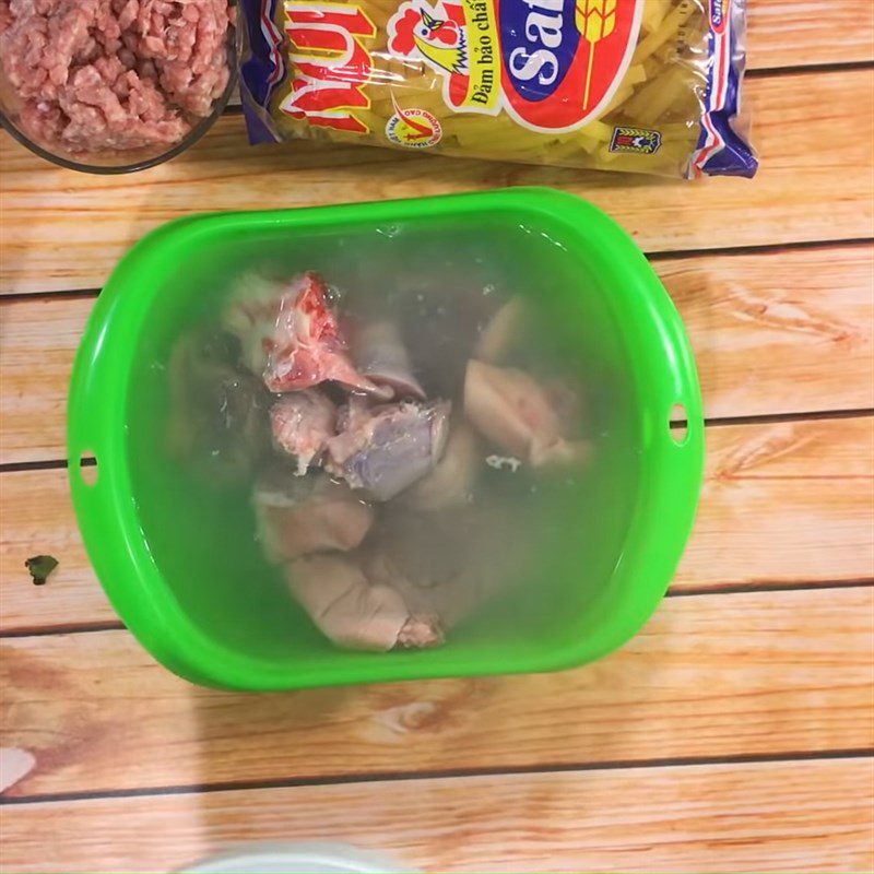 Step 1 Prepare the pork knuckles Pork knuckles with minced meat noodle