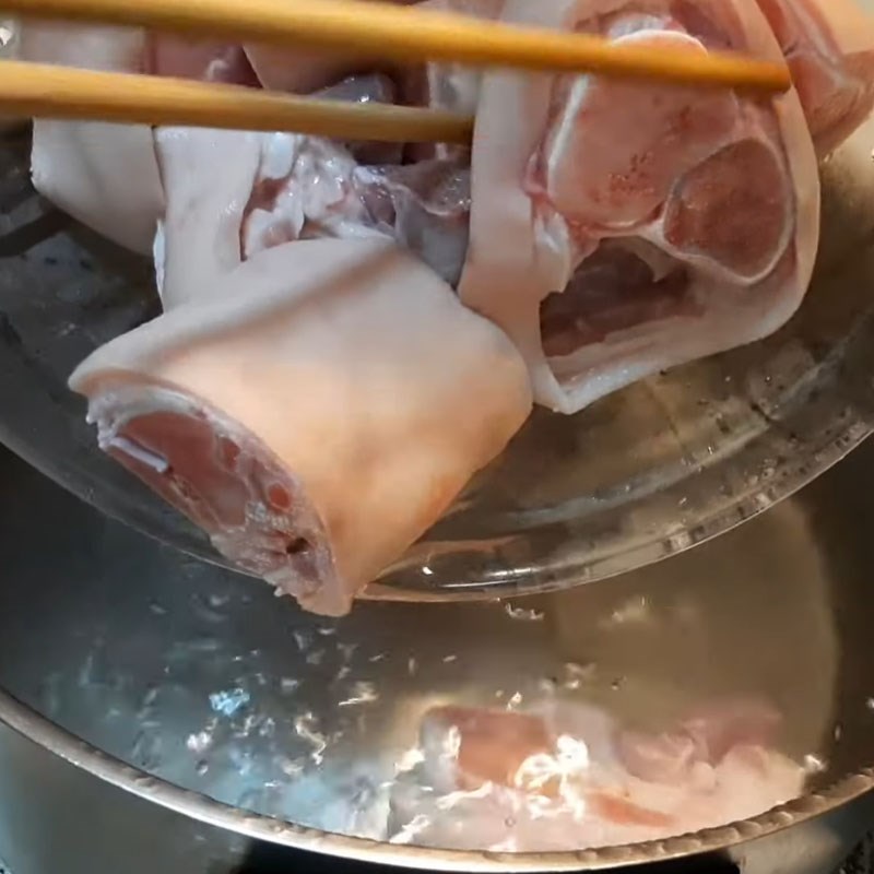 Step 1 Prepare the pork leg Crab Cake with Pork Leg