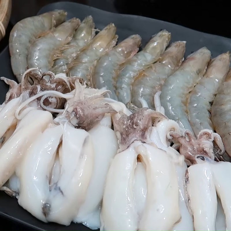 Step 3 Preparation of seafood Seafood mushroom hotpot