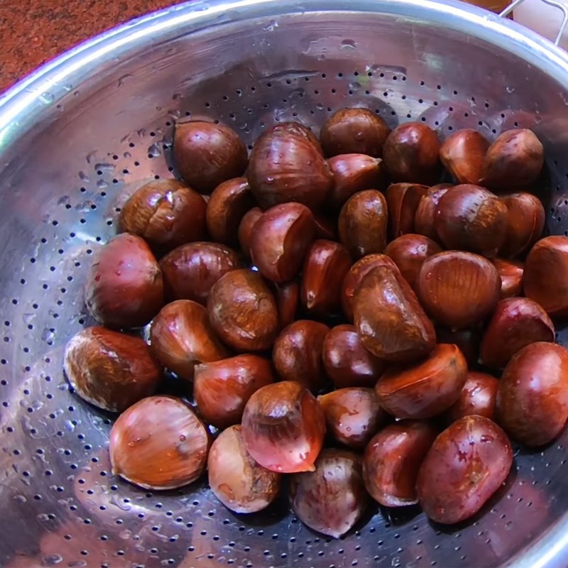 Step 1 Prepare the chestnuts for Roasted Salted Chestnuts