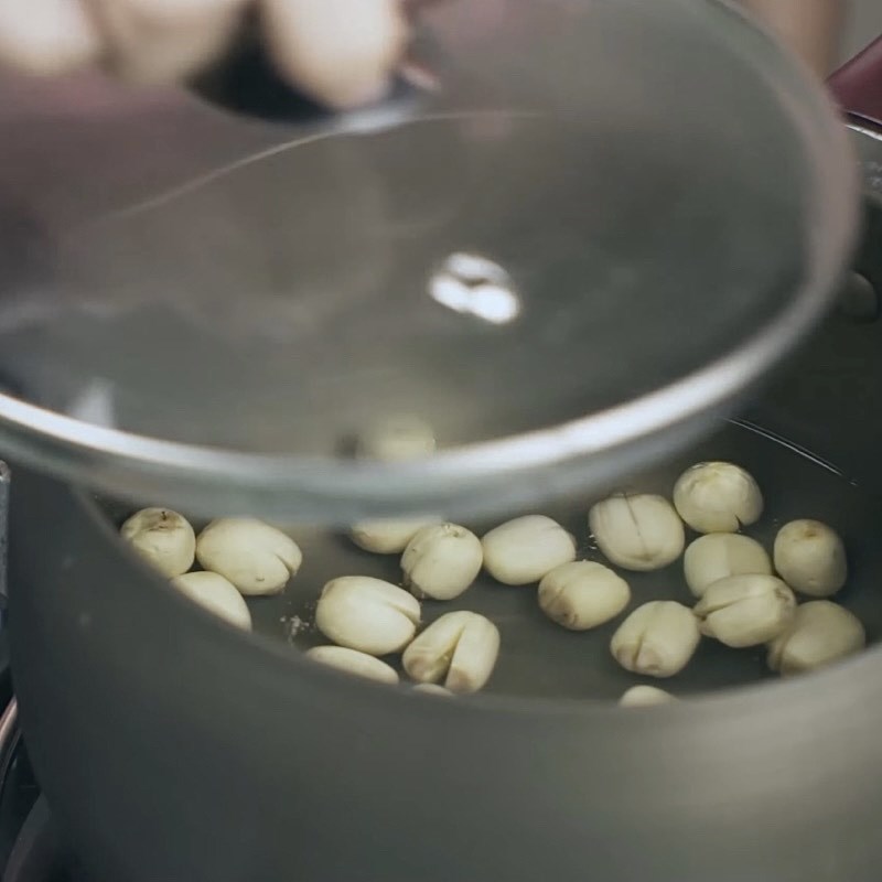 Step 1 Prepare lotus seeds Lotus seed oatmeal