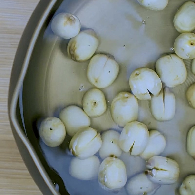 Step 1 Prepare lotus seeds Lotus seed oatmeal