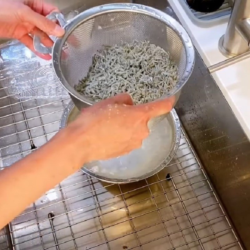 Step 1 Prepare dried anchovies Dried anchovies with pepper