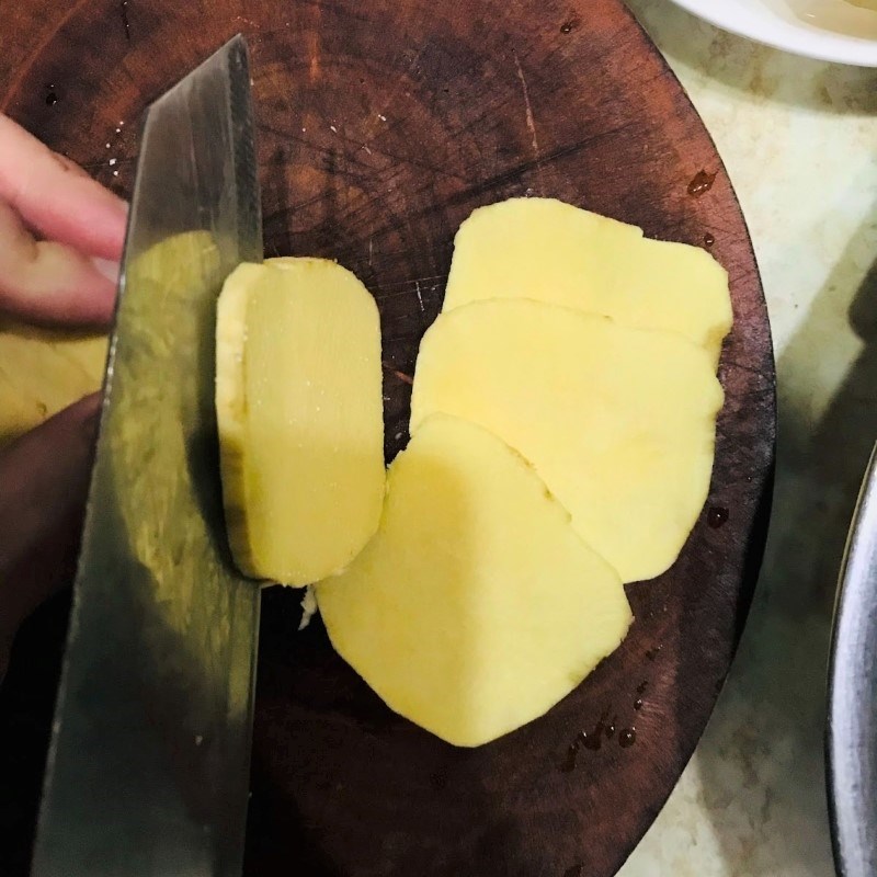 Step 1 Prepare sweet potatoes Butter Fried Sweet Potatoes (recipe shared by a user)
