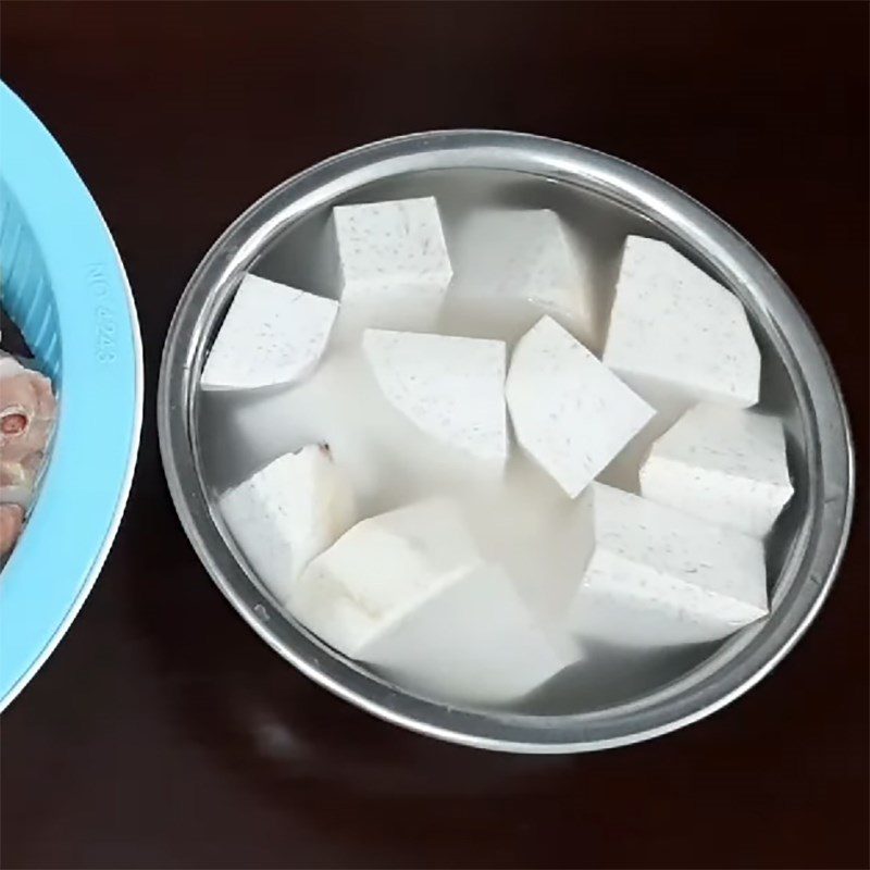 Step 2 Preparation of taro Chicken with fermented tofu