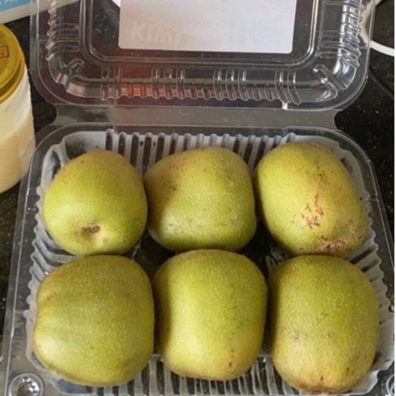 Step 1 Prepare kiwi Kiwi smoothie for kids