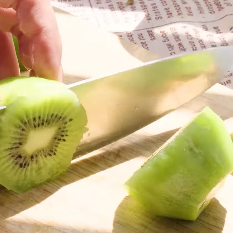 Step 1 Prepare the kiwi for blended kiwi soda