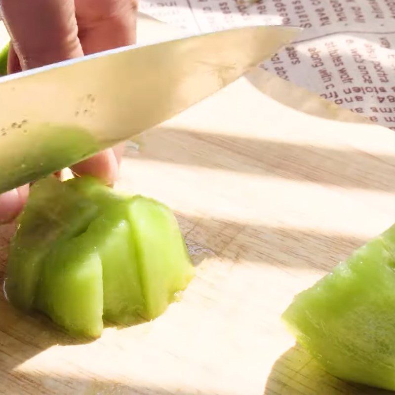 Step 1 Prepare the kiwi for blended kiwi soda