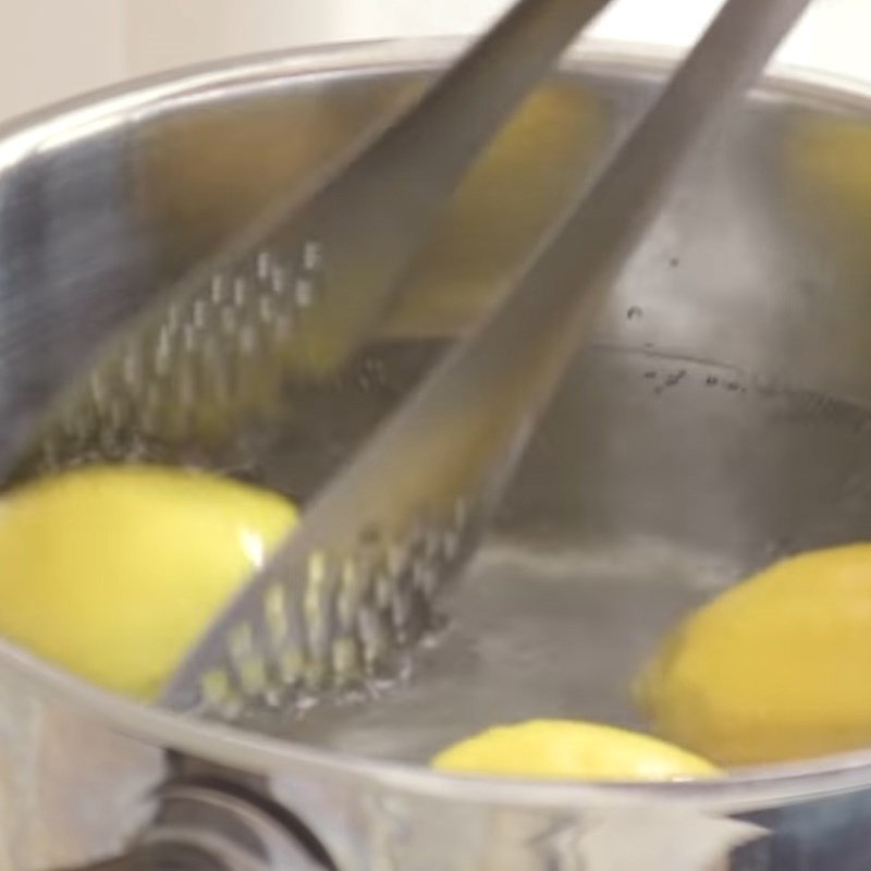 Step 1 Prepare kiwi and lemon Soda kiwi lemon