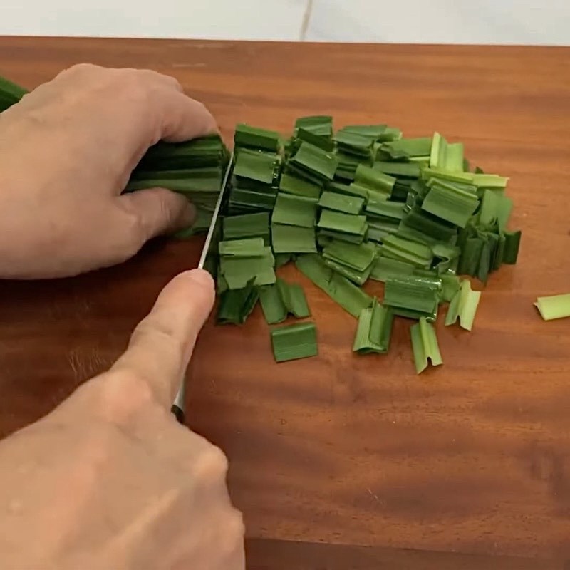 Step 1 Prepare the pandan leaves Pandan leaf extract