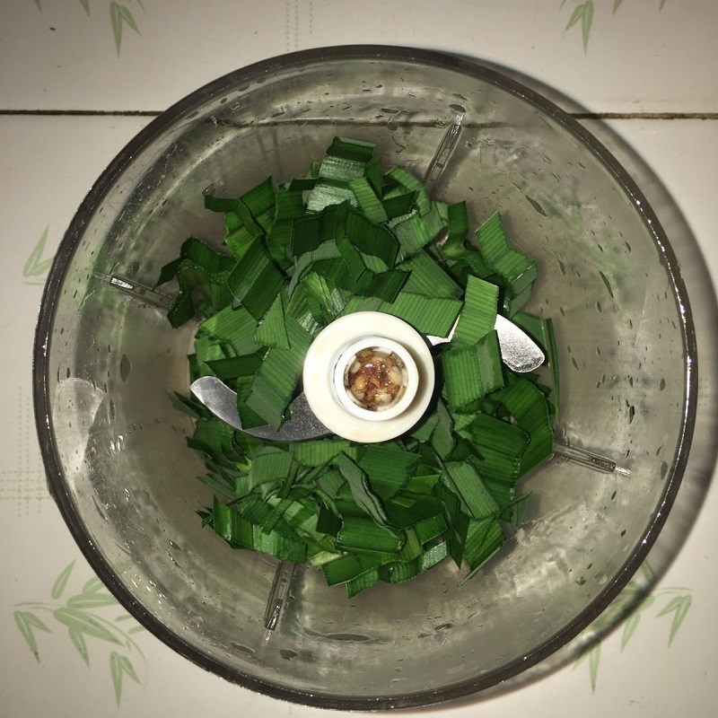 Step 1 Prepare the pandan leaves for pandan jelly with coconut water