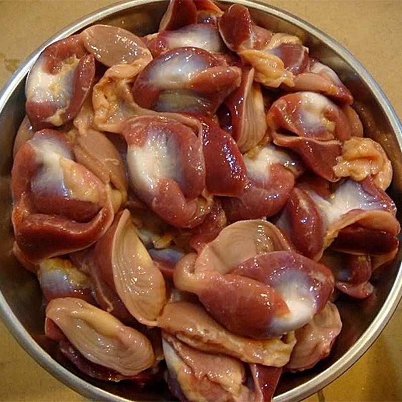 Step 2 Prepare chicken gizzards Fresh Bamboo Shoots Stir-fried with Chicken Gizzards