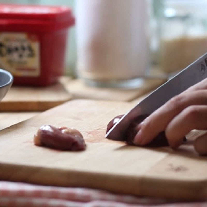 Step 1 Prepare the chicken guts and ingredients Spicy Chicken Guts Stir-fry