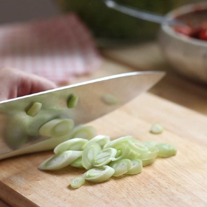 Step 1 Prepare the chicken guts and ingredients Spicy Chicken Guts Stir-fry