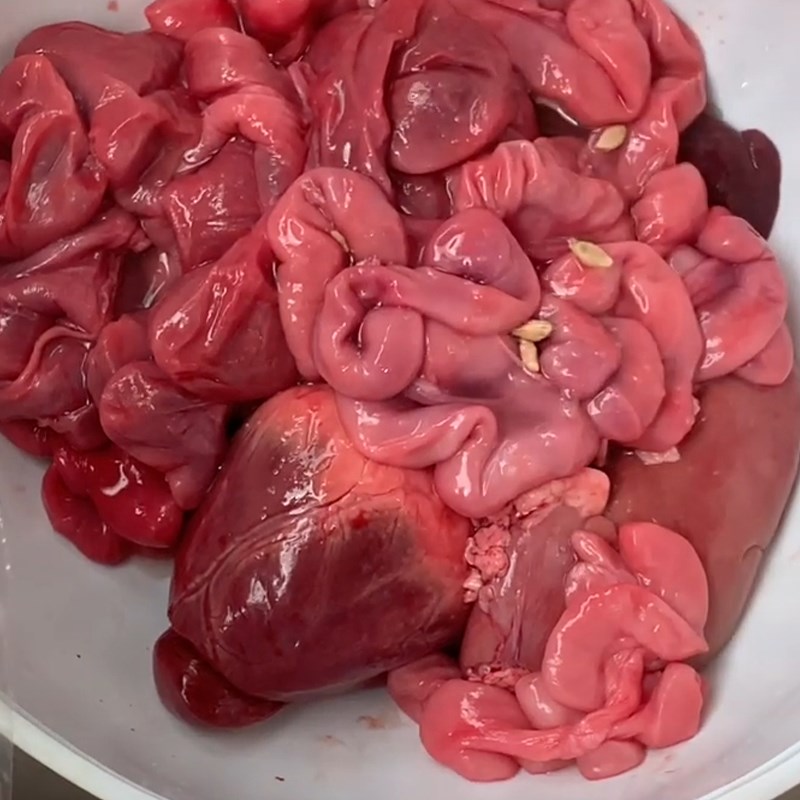 Step 2 Prepare pig intestines Central region porridge