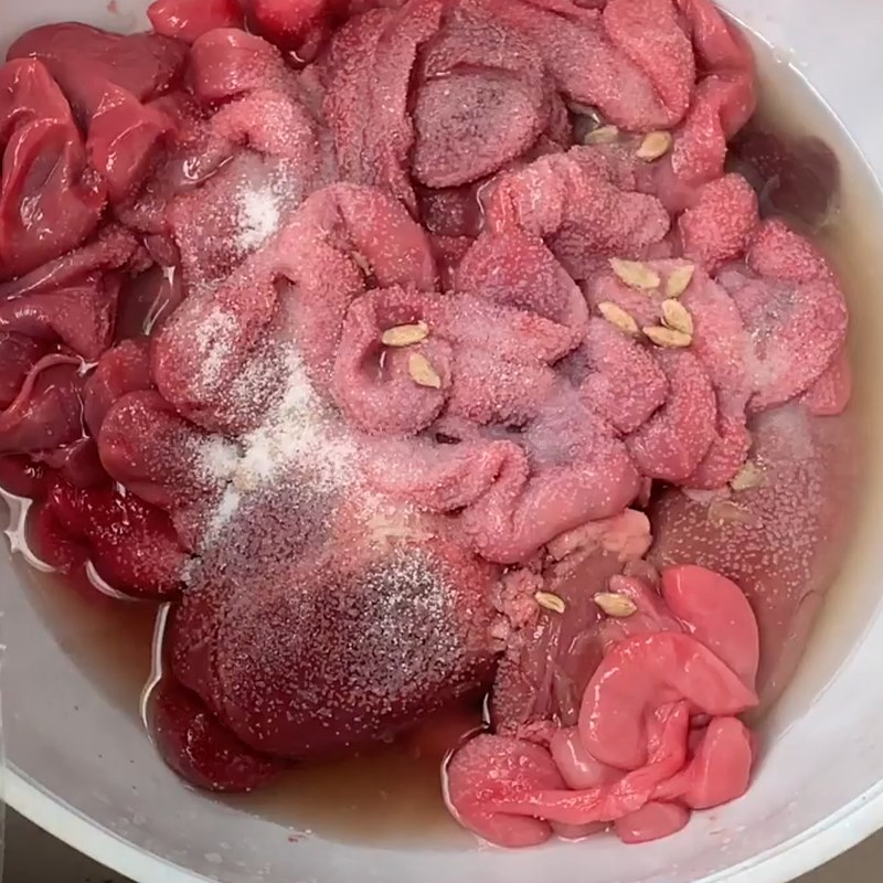 Step 2 Prepare pig intestines Central region porridge