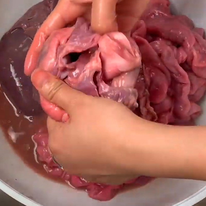 Step 2 Prepare the pig intestines Central Region porridge