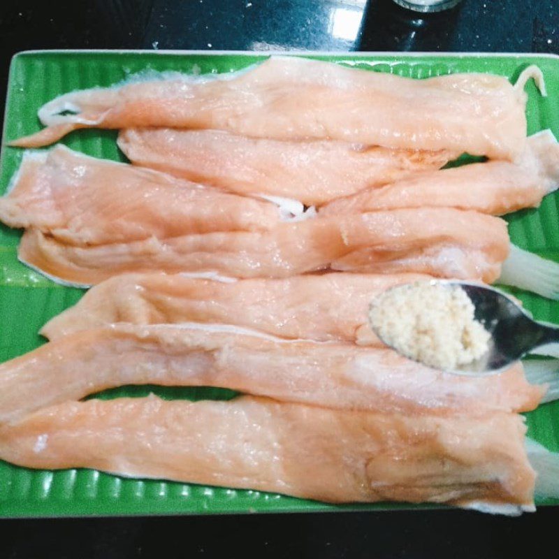 Step 1 Prepare the salmon fillet Crispy salmon fillet