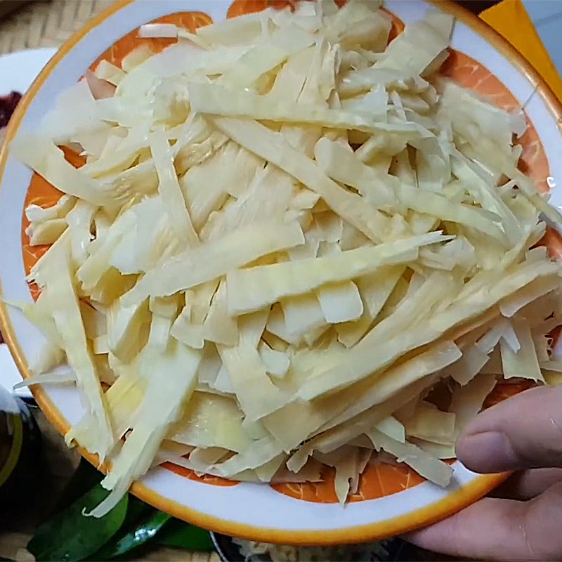 Step 1 Prepare bamboo shoots Fresh Bamboo Shoots Stir-fried with Chicken Gizzards