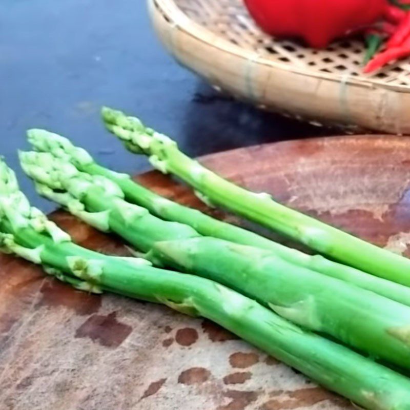 Step 2 Prepare other ingredients Beef stir-fried with asparagus and bell pepper
