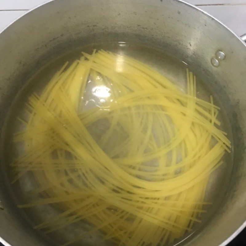 Step 1 Prepare the pasta Beef Stir-fried Pasta