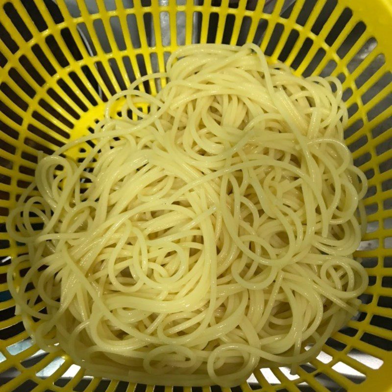 Step 1 Prepare the pasta Beef Stir-fried Pasta
