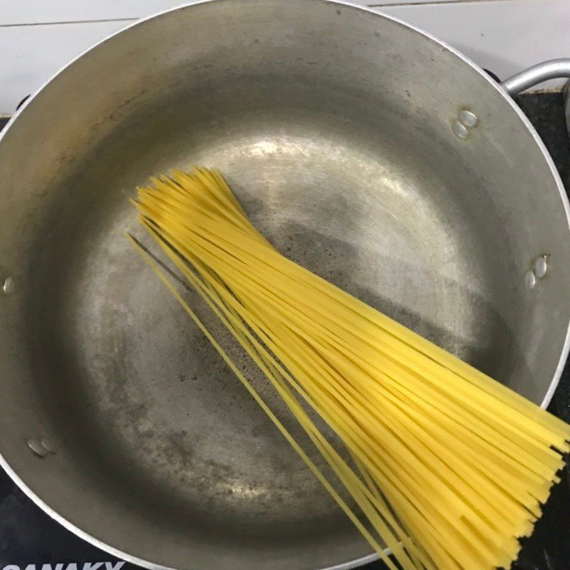 Step 1 Prepare the pasta Beef Stir-fried Pasta