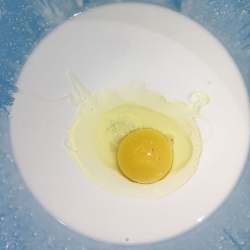 Step 2 Mixing the batter Fried quail eggs (Recipe shared by a user)