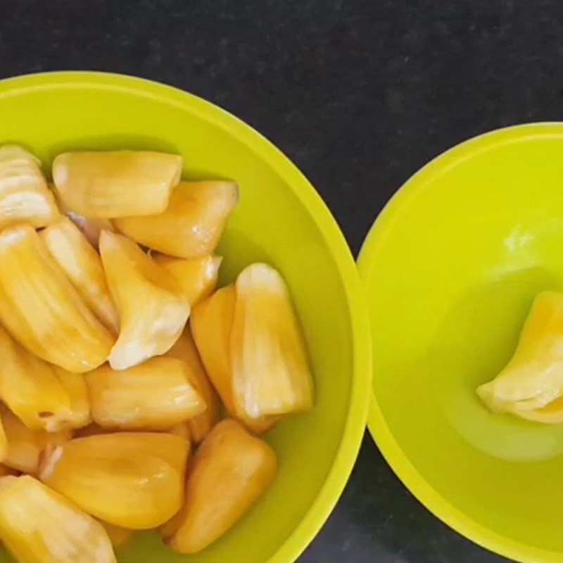 Step 1 Prepare the jackfruit for Jackfruit juice with fresh milk