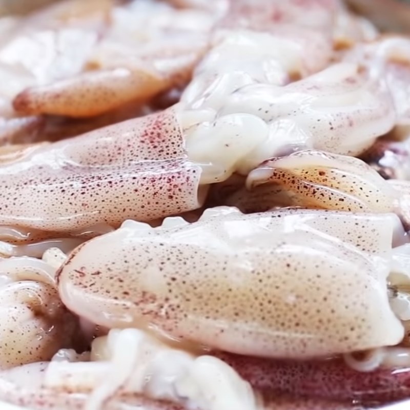 Step 1 Prepare the squid Crispy squid fried with honey sauce