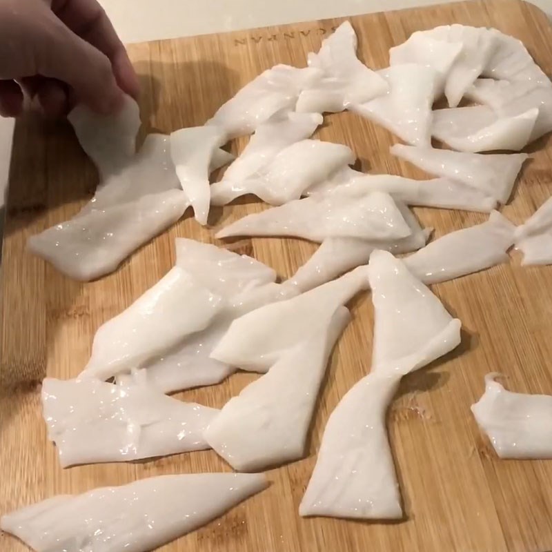 Step 1 Preparing squid Fried squid with salt and chili using an air fryer