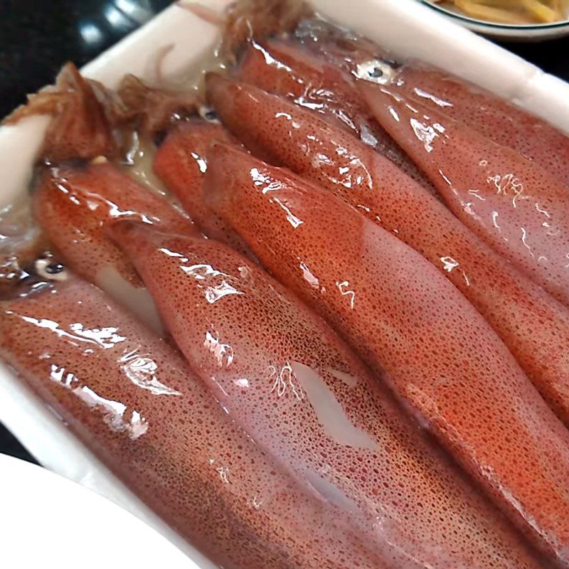 Step 1 Prepping the Squid for Đại Lãnh Squid Hotpot - Nha Trang