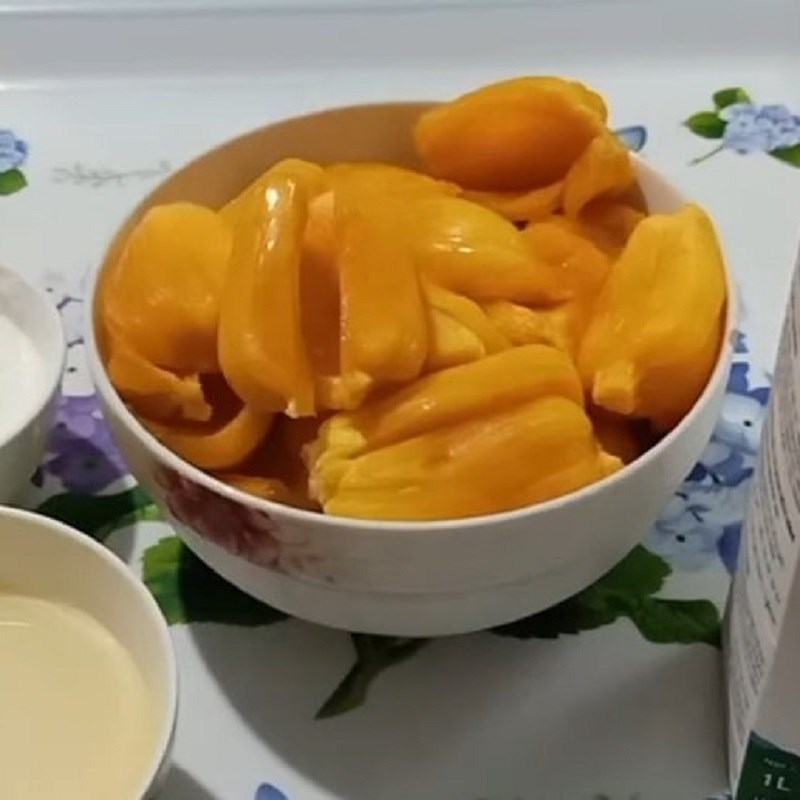 Step 1 Prepare jackfruit segments for jackfruit smoothie ice cream