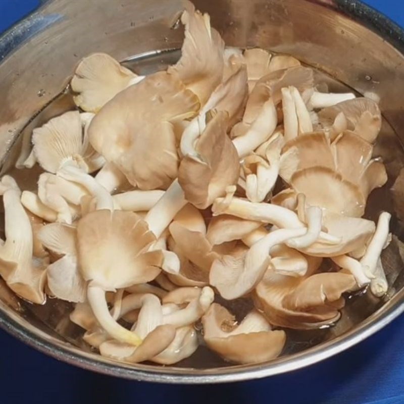 Step 1 Prepare oyster mushrooms for Stir-fried Broccoli with Mushrooms