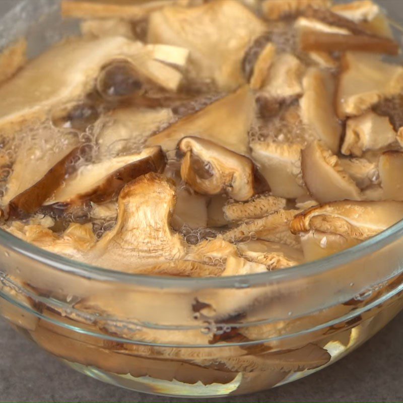 Step 3 Preparing dried shiitake mushrooms for beef and mushroom spring rolls