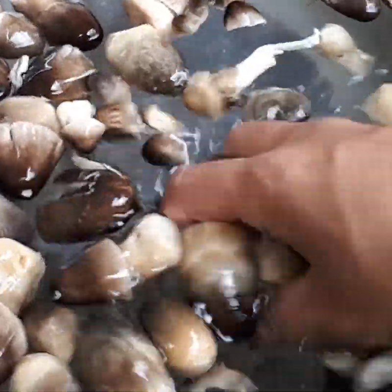 Step 1 Preprocessing the straw mushrooms Stir-fried straw mushrooms with beef