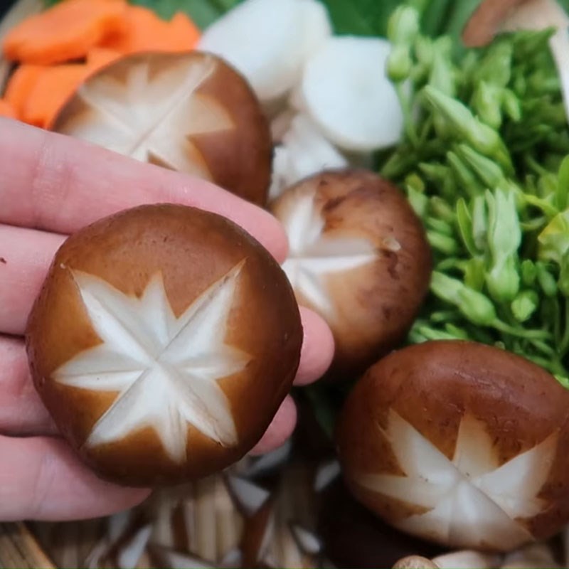 Step 2 Preparation of mushrooms and vegetables Seafood mushroom hotpot