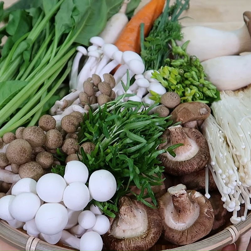 Step 2 Preparation of mushrooms and vegetables Seafood mushroom hotpot